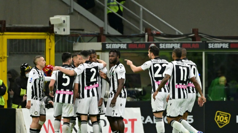 Milan slip up with Udinese to open door to title rivals