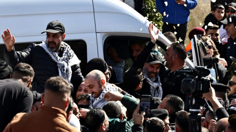 Bus carrying freed Palestinian prisoners arrives in Ramallah