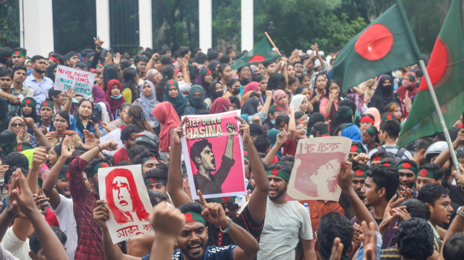 Studenti Bangladesh, 'manifesteremo fino a dimissioni premier'