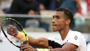 Auger-Aliassime vence Ben Shelton e vai enfrentar Alcaraz nas oitavas de Roland Garros