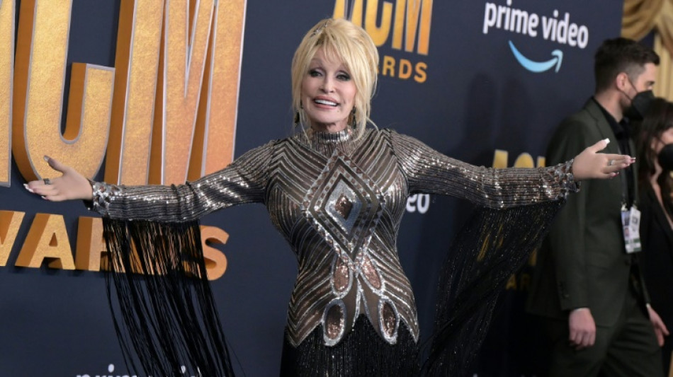 Contra su voluntad, Dolly Parton entra al Salón de la Fama del Rock