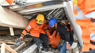 Un niño de 6 años es rescatado con vida dos días después del sismo en Indonesia