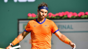 Nadal estará de baja "de 4 a 6 semanas" por una fisura en una costilla