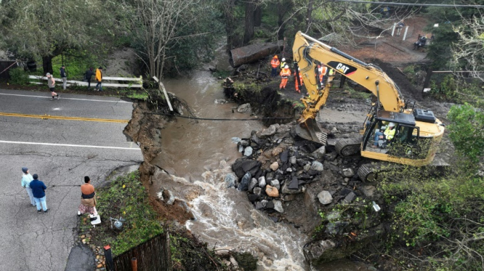 Una tormenta en California deja al menos dos muertos y rompe un dique