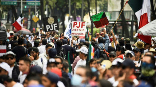 Manifestantes invadem Senado do México e interrompem debate sobre reforma judicial