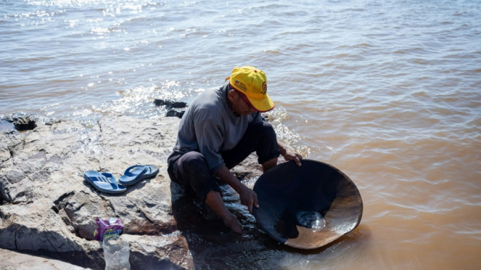 Venezuela military evicts hundreds from illegal gold mine