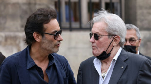 Alain Delon 'não suporta mais' ver-se tão 'debilitado', diz seu filho Anthony