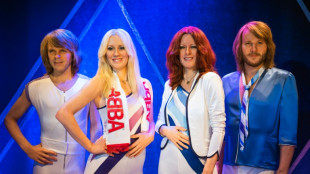 Avatare und Pailletten - Abba-Fans feiern Premiere von neuer Konzertshow der Kultband