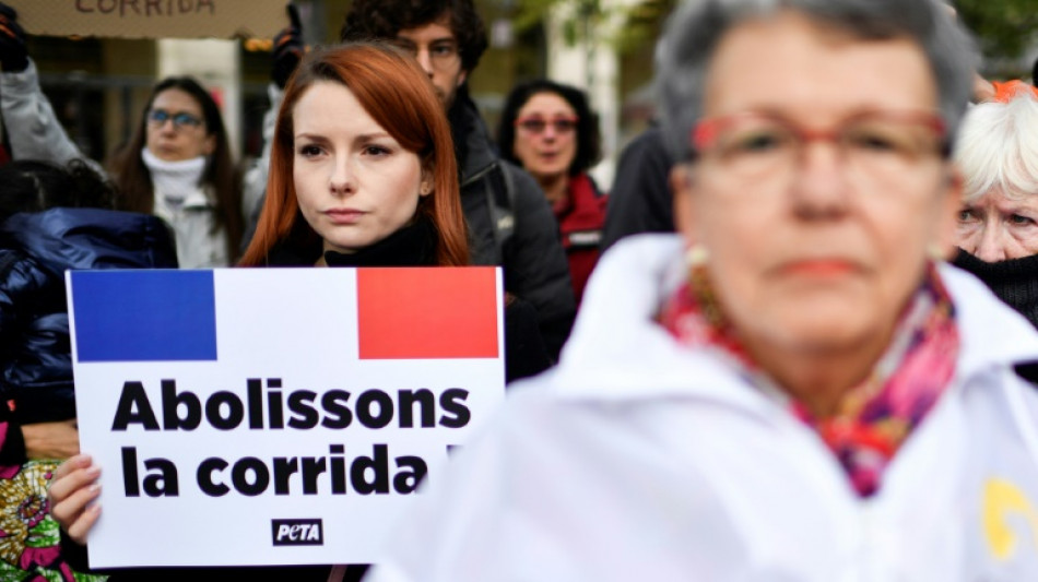 Pro et anti corrida dans la rue avant un vote à l'Assemblée