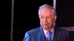 Vargas Llosa siguió escribiendo durante su hospitalización por covid