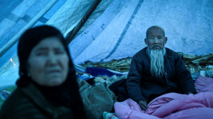 Sobrevivientes del terremoto en China se enfrentan a un frío glacial