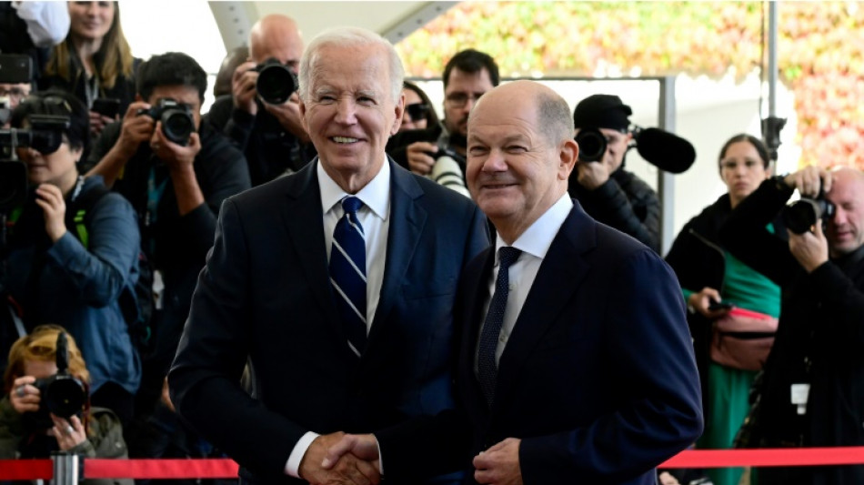 Biden pede a Berlim que mantenha apoio à Ucrânia até que uma 'paz justa' seja alcançada