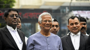 El Premio Nobel Yunus comparece ante una comisión anticorrupción de Bangladés