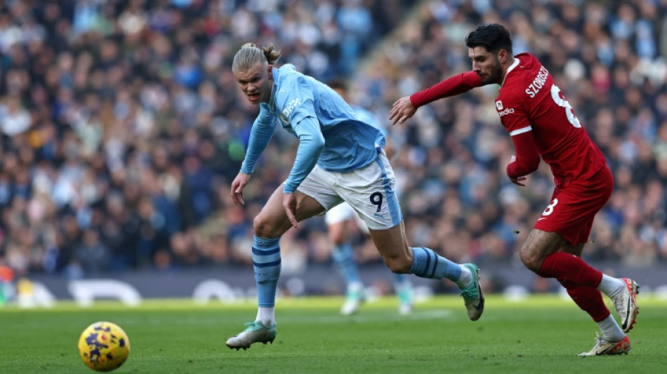 City e Liverpool empatam no Campeonato Inglês; Newcastle goleia Chelsea