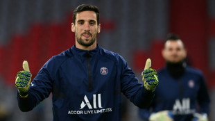 El portero del PSG Sergio Rico está consciente y se comunica