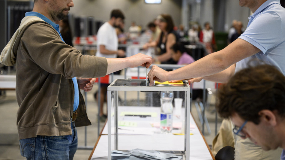 Vola l'affluenza in Francia, alle 17 è al 60%