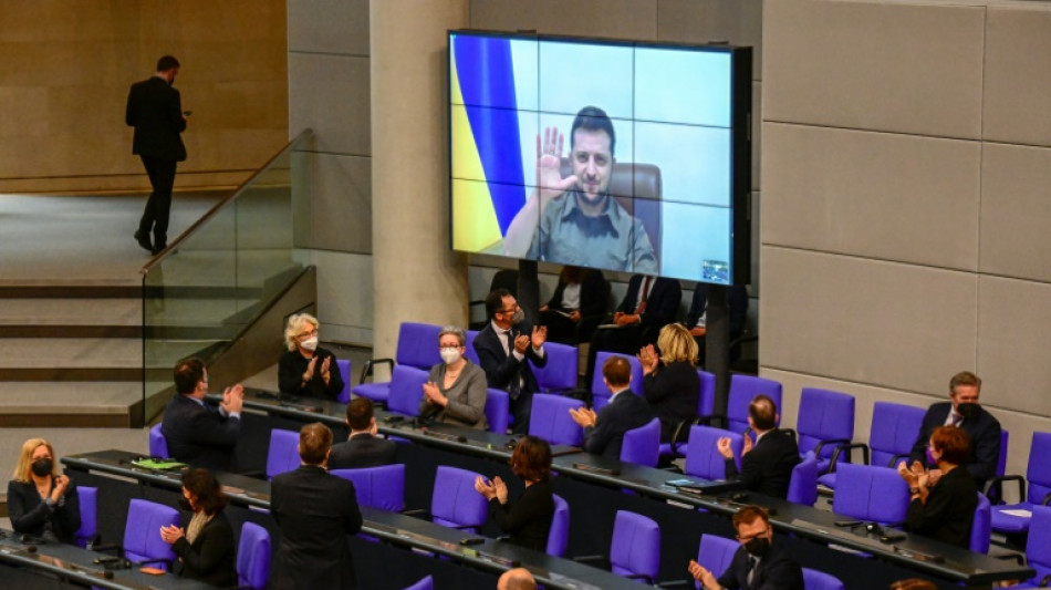 Zelensky appelle devant le Bundestag allemand à abattre le nouveau "Mur" érigé en Europe