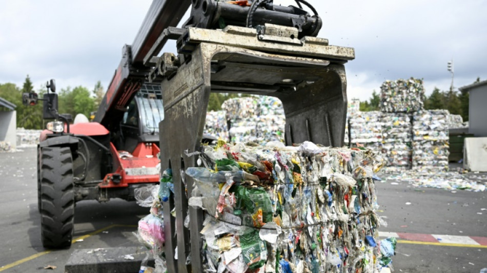 Incorporation de plastiques recyclés: la France réfléchit à un système de bonus-malus