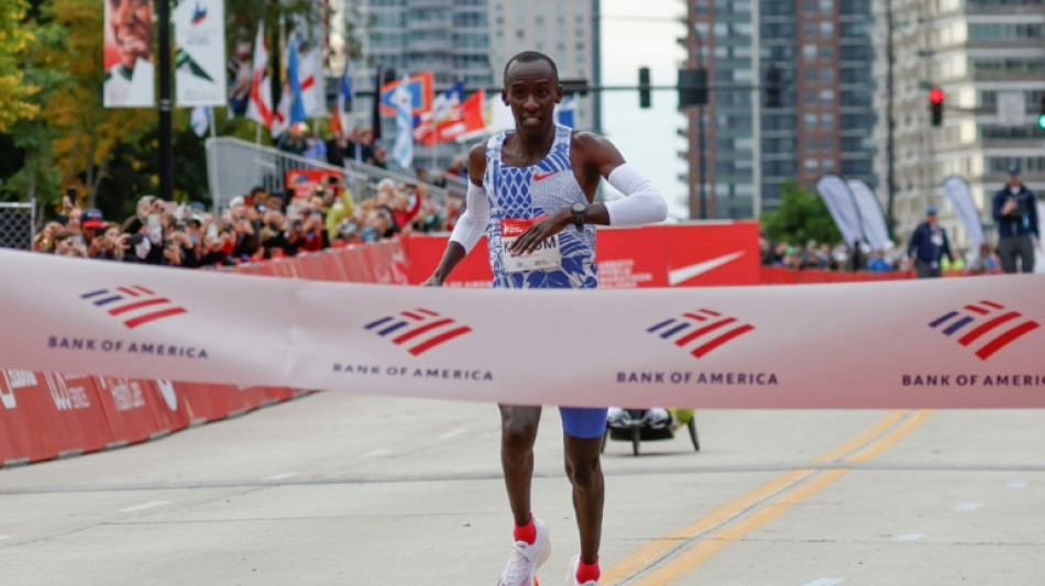 Le Kényan Kelvin Kiptum bat le record du monde du marathon à Chicago en 2h 00 min 35 sec