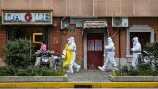 Confinada la mitad de la ciudad china de Shanghái por brote de covid-19