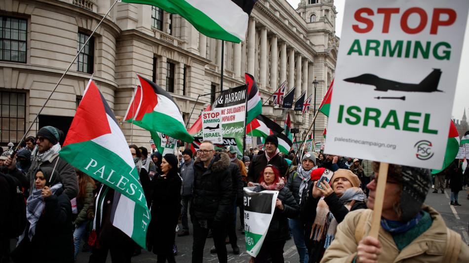 Marcia pro-palestinese a Londra alla vigilia della tregua a Gaza