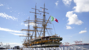 L'Amerigo Vespucci lascia Tokyo