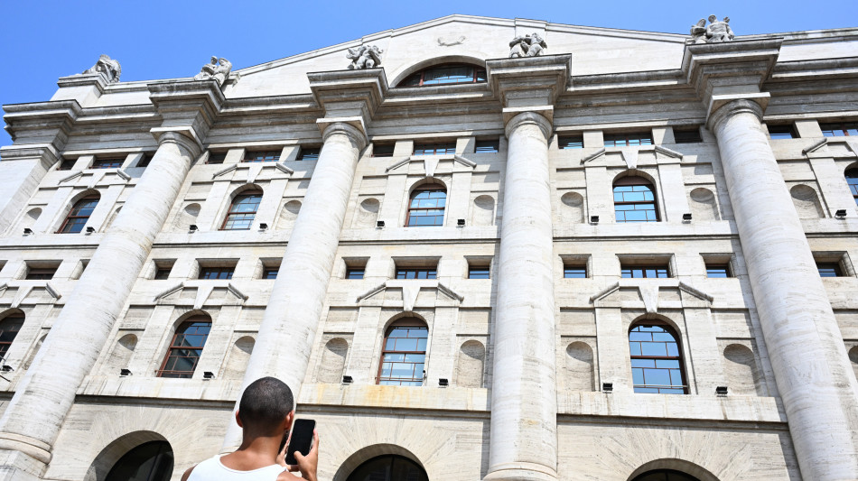 Borsa: Milano chiude in calo dello 0,54%