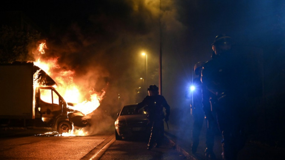 Detenidas casi mil personas en Francia en cuarta noche de disturbios