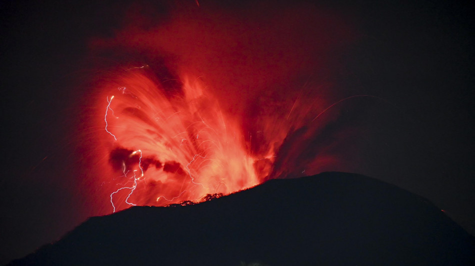 Eruzione vulcanica in Indonesia, 6 morti