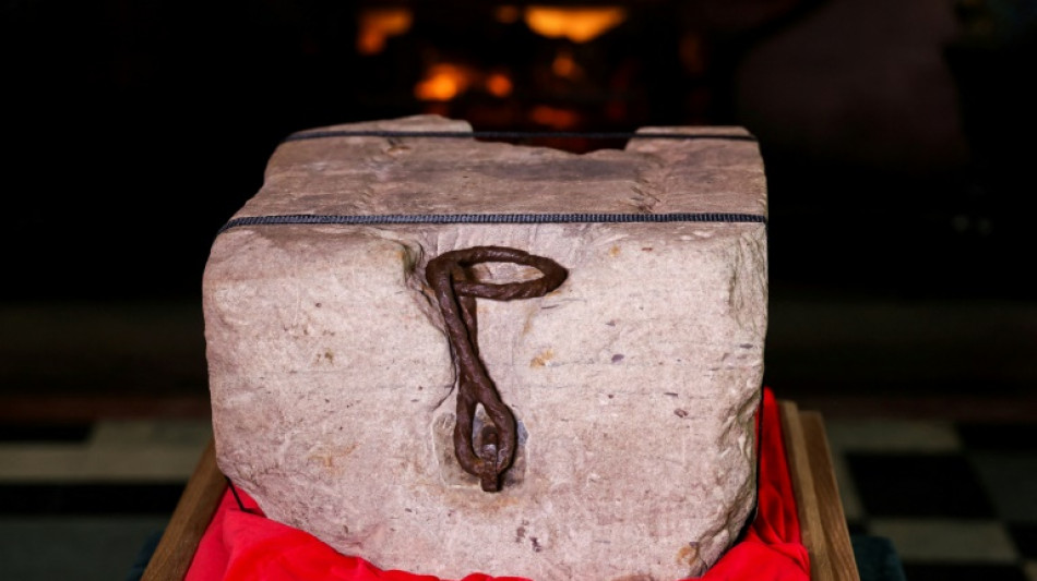 La "piedra de Scone", en camino hacia Londres para la coronación de Carlos III