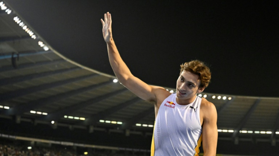 Athlétisme: Duplantis établit un nouveau record du monde du saut à la perche avec 6,23 m