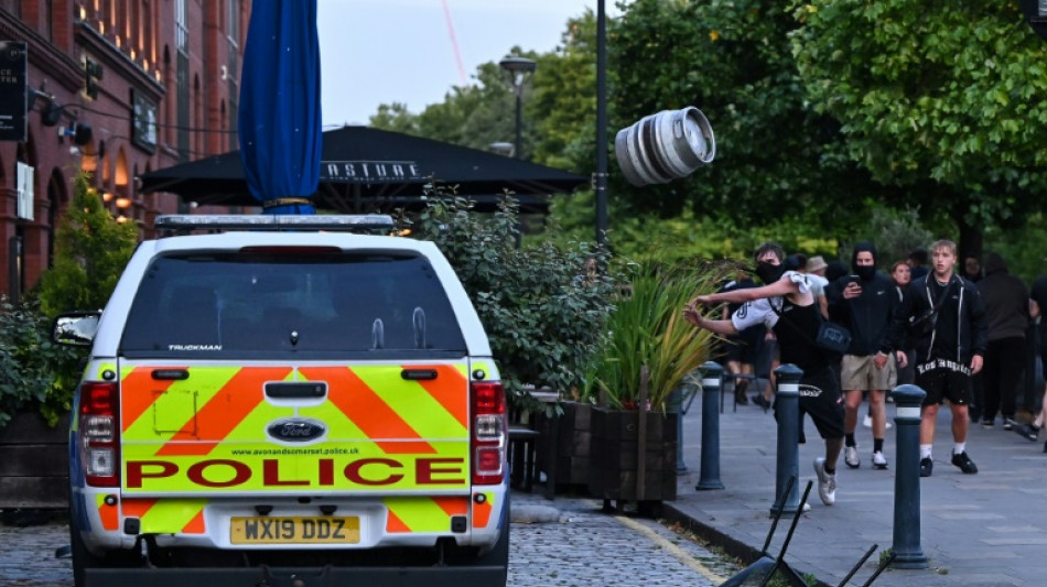 Mehr als 150 Festnahmen bei gewaltsamen Protesten in mehreren britischen Städten