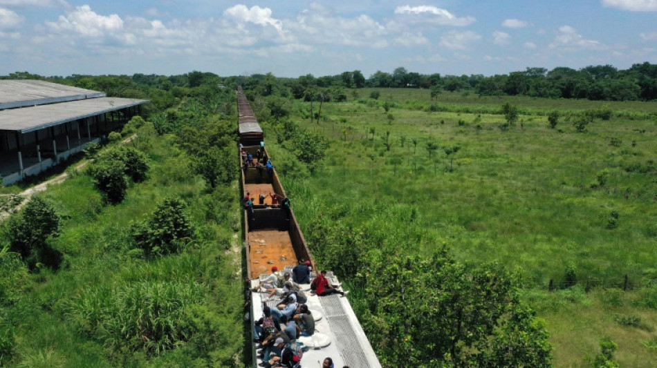 Operação de trens usados por migrantes para chegar aos EUA é suspensa no México