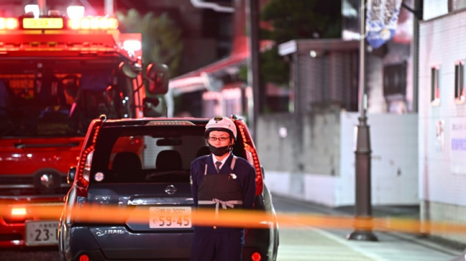 Hombre presuntamente armado toma rehenes en una oficina de correo de Japón