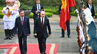 Rússia e Vietnã reforçam laços durante visita de Putin a Hanói