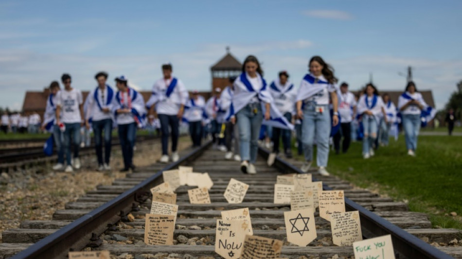 Ex-reféns do Hamas pedem em Auschwitz a libertação dos demais sequestrados