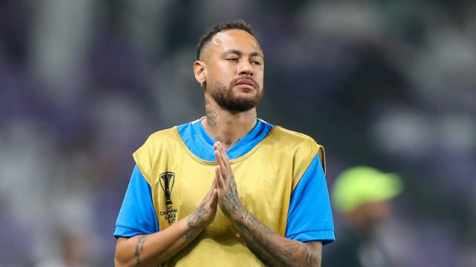 Neymar anuncia retorno ao Santos, clube que o revelou