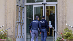 Sevizie e lesioni a figlio di 5 mesi in ospedale,arrestato