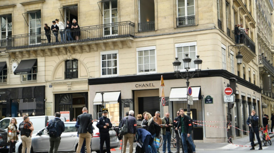 Roban en pleno día una joyería de lujo en París