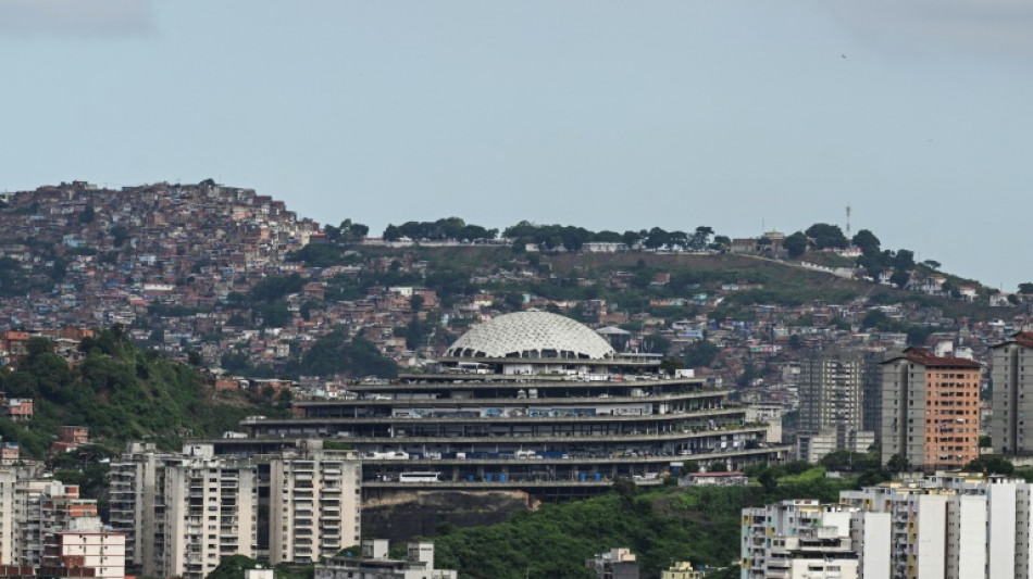 EEUU sanciona a jefes de seguridad y ministros de Maduro, que los condecorará