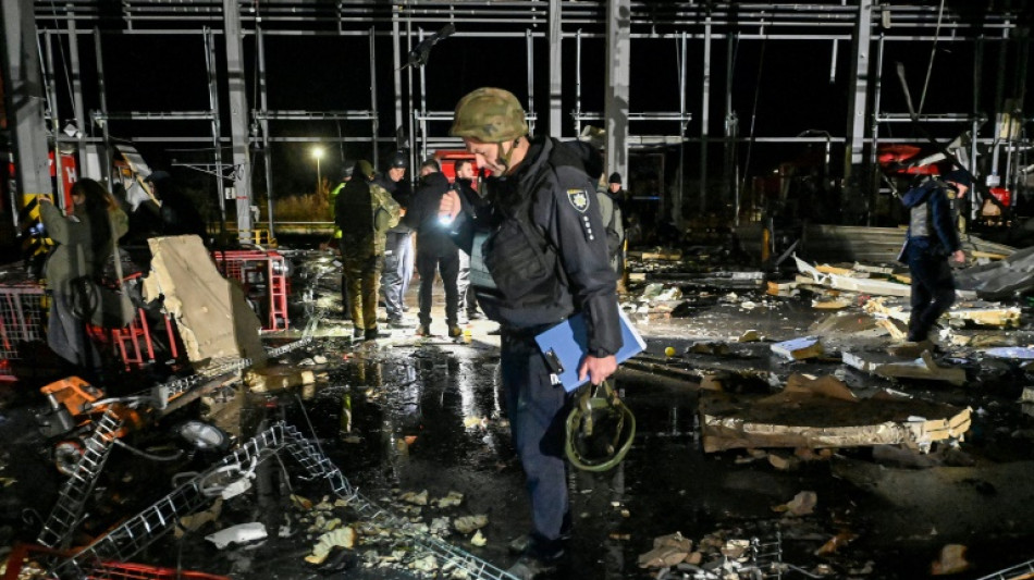 Bombardeio russo deixa seis mortos em depósito dos correios na Ucrânia