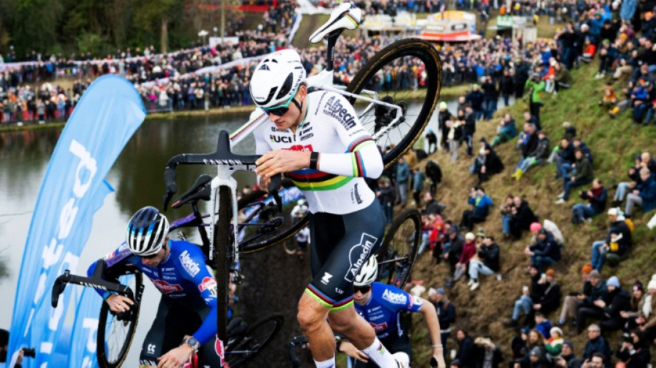 Cyclo-cross: Van der Poel intraitable à Hulst