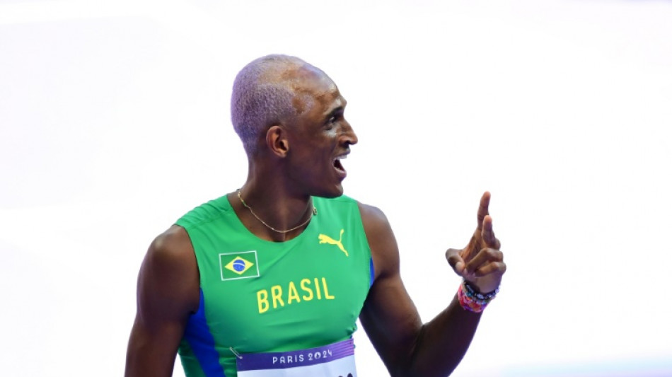 Alison dos Santos e Matheus Lima avançam às semifinais dos 400m com barreiras em Paris