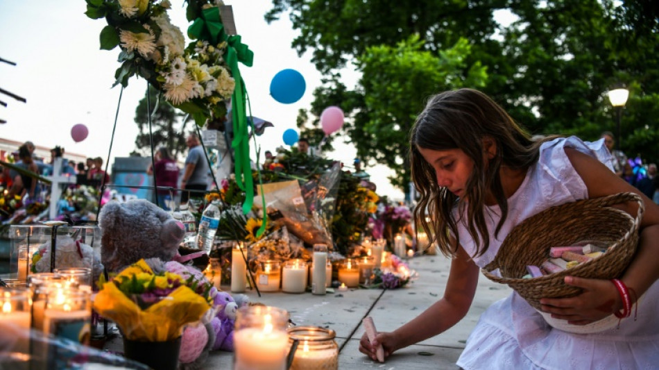 Biden llega a Uvalde para consolar a residentes traumatizados por la masacre escolar