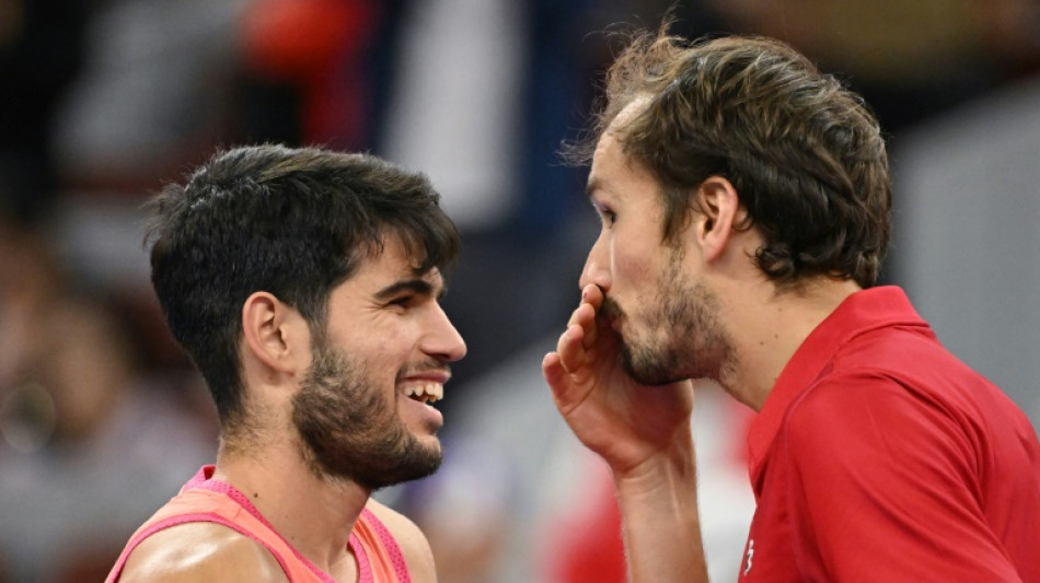 Alcaraz tumba a Medvedev en dos sets y alcanza la final del torneo de Pekín