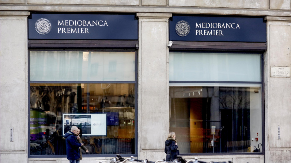 Mediobanca -4,4% e Mps -2,4% in Borsa, sconto scende al 9,5%