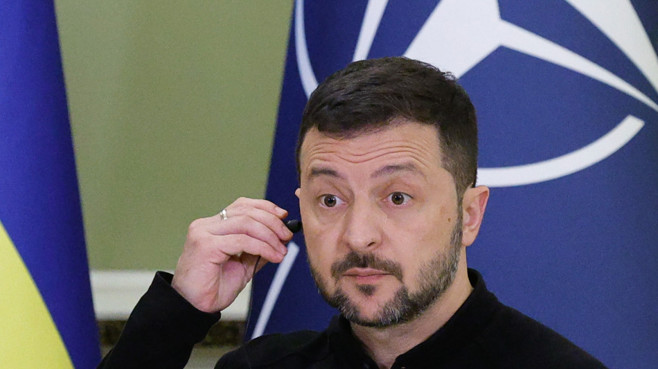 Bloomberg, Zelensky pronto a flessibilità per fine guerra