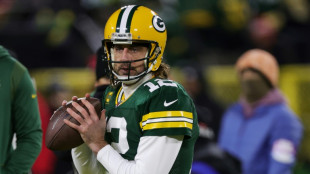 Rodgers staying with Packers, denies record deal reports