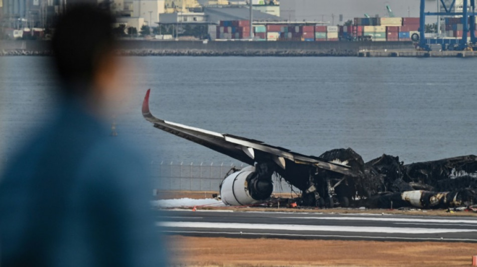 Pilotos de companhia aérea japonesa não perceberam incêndio na aeronave após colisão