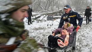 Ukraine: Zelensky veut des avions de combat "au plus vite", la Russie au bord du défaut de paiement